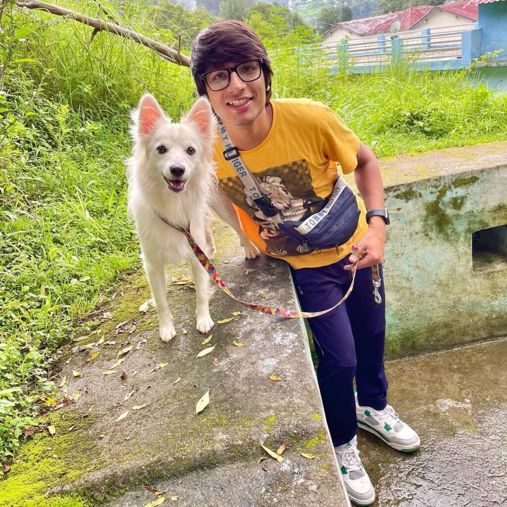 Sourav Joshi Vlog , Income Car, Girlfriend, Family, Age, Bike. Oreo Sourav Joshi Dog Breed, Address. 4 Saurav joshi vlogs dog breed The name of the dog of sourav joshi is oreo, whose color is white. Oreo's breed is Pomeranian, some people are telling German spitz mixed breed, which is wrong.